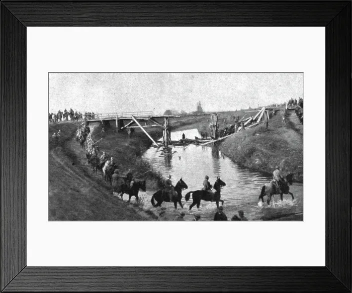 Framed Print : L'autriche succombe; Cavaliers italiens passant le Monticano, 1918. Creator: Unknown Framed Print : L'autriche succombe; Cavaliers italiens passant le Monticano, 1918. Creator: Unknown