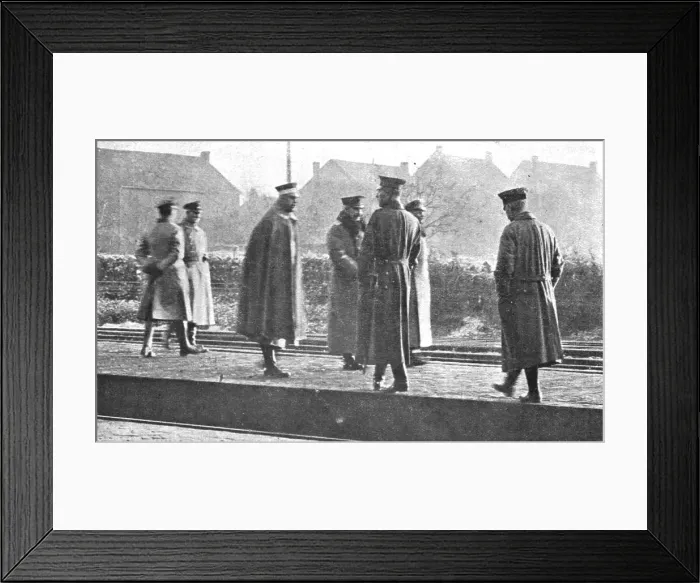 Framed Print : Le Kaiser en Fuite; A la station-frontiere de Rijsden par ou l'ex-kaiser entra en... 1918. Creator: Unknown Framed Print : Le Kaiser en Fuite; A la station-frontiere de Rijsden par ou l'ex-kaiser entra en... 1918. Creator: Unknown