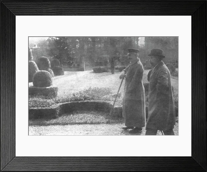 Framed Print : Le Kaiser en Fuite; Premiere journee d'exil; Guillaume, encore en tenue militaire... 1918. Creator: Unknown Framed Print : Le Kaiser en Fuite; Premiere journee d'exil; Guillaume, encore en tenue militaire... 1918. Creator: Unknown