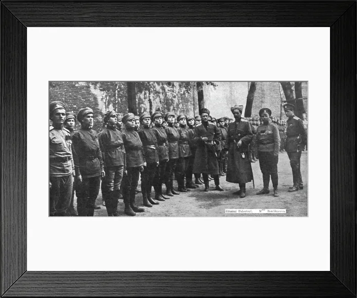 Framed Print : Les Soubresauts de la Russie; Un bataillon feminin, cree et commande par Mme Botchkareva... 1917. Creator: Unknown Framed Print : Les Soubresauts de la Russie; Un bataillon feminin, cree et commande par Mme Botchkareva... 1917. Creator: Unknown