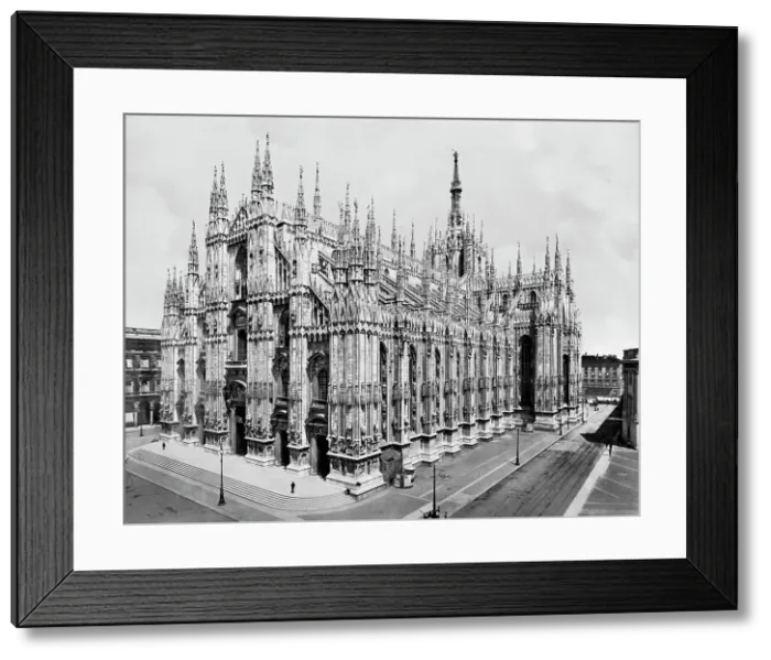 Framed Print : Cathedral, Milan, Italy, between 1900 and 1910. Creator: William H. Jackson Framed Print : Cathedral, Milan, Italy, between 1900 and 1910. Creator: William H. Jackson