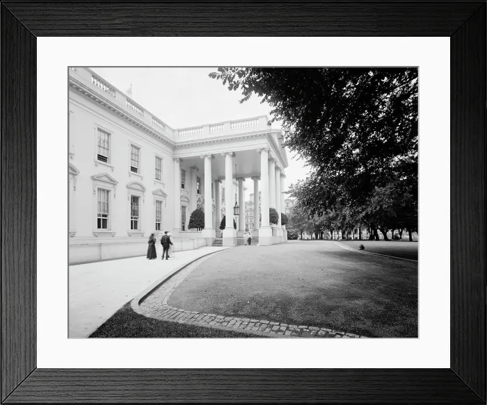 Framed Print : White House entrance, Washington, D.C. between 1910 and 1920. Creator: Unknown Framed Print : White House entrance, Washington, D.C. between 1910 and 1920. Creator: Unknown
