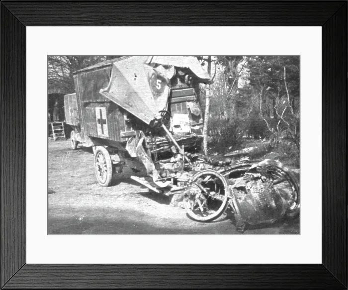 Framed Print : Au Volant; Auto sanitaire don't l'avant a ete broye; des volontaires de la S. S. 113... 1916. Creator: Unknown Framed Print : Au Volant; Auto sanitaire don't l'avant a ete broye; des volontaires de la S. S. 113... 1916. Creator: Unknown
