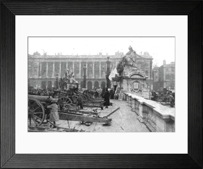 Framed Print : Les Heures Triomphales: La premiere fete, le 20 octobre 1918; les statues de Strasbourg... 1918. Creator: Unknown Framed Print : Les Heures Triomphales: La premiere fete, le 20 octobre 1918; les statues de Strasbourg... 1918. Creator: Unknown