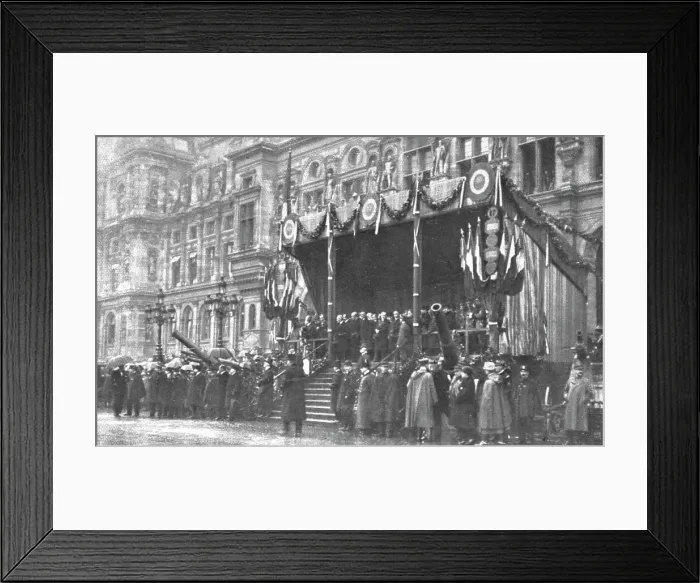 Framed Print : Les Heures Triomphales: La premiere fete, le 20 octobre 1918; devant l'Hotel de Ville de... 1918. Creator: Unknown Framed Print : Les Heures Triomphales: La premiere fete, le 20 octobre 1918; devant l'Hotel de Ville de... 1918. Creator: Unknown