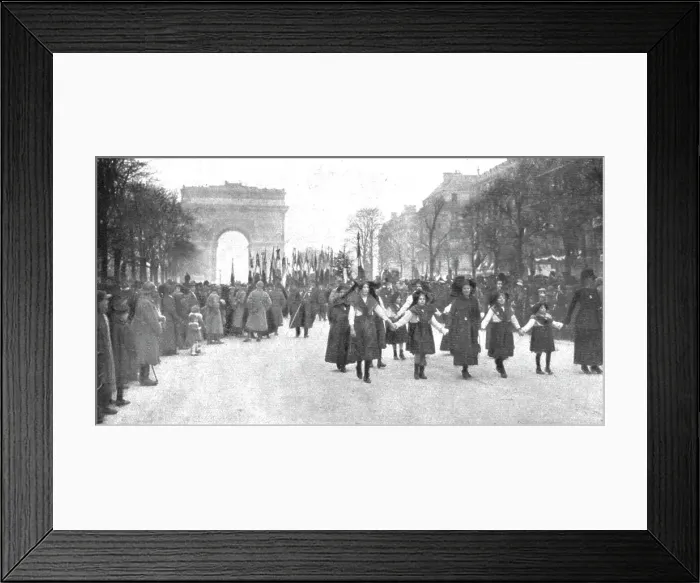 Framed Print : La delivrance de l'Alsace et de la Lorraine celebree a Paris le 17 novembre 1918... 1918. Creator: Unknown Framed Print : La delivrance de l'Alsace et de la Lorraine celebree a Paris le 17 novembre 1918... 1918. Creator: Unknown
