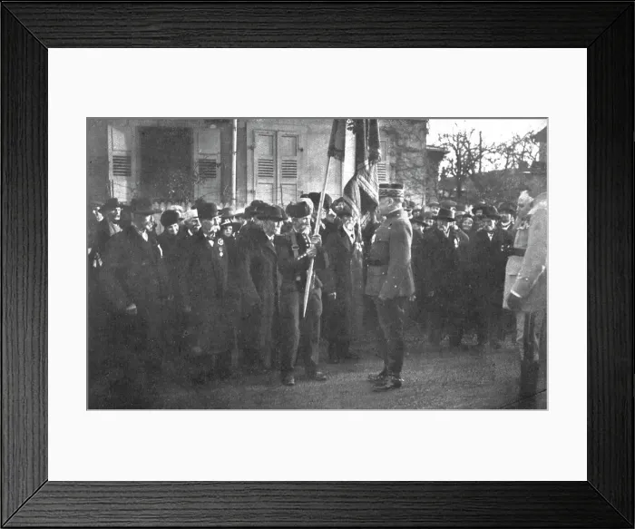 Framed Print : La patrie retrouvee; A Haguenau un veteran de 81 ans, revetu de l'uniforme du 20e... 1918. Creator: Unknown Framed Print : La patrie retrouvee; A Haguenau un veteran de 81 ans, revetu de l'uniforme du 20e... 1918. Creator: Unknown
