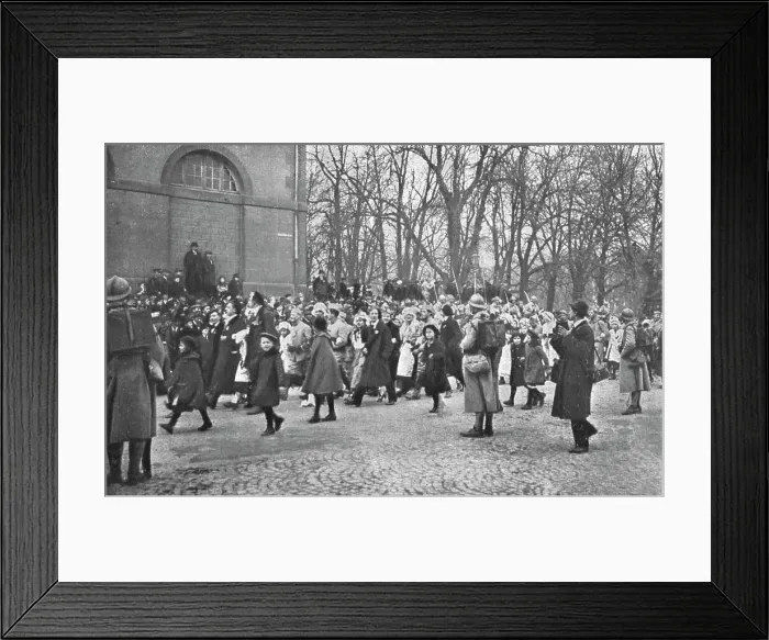 Framed Print : La patrie retrouvee; A Dieuze le 17 novembre 1918: arrivee des premiers soldats francais... 1918. Creator: Unknown Framed Print : La patrie retrouvee; A Dieuze le 17 novembre 1918: arrivee des premiers soldats francais... 1918. Creator: Unknown