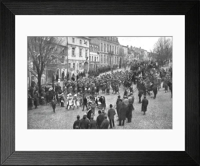 Framed Print : La patrie retrouvee; A Chateau-Salins, le 17 novembre: entrée de la Ire division... 1918. Creator: Unknown Framed Print : La patrie retrouvee; A Chateau-Salins, le 17 novembre: entrée de la Ire division... 1918. Creator: Unknown