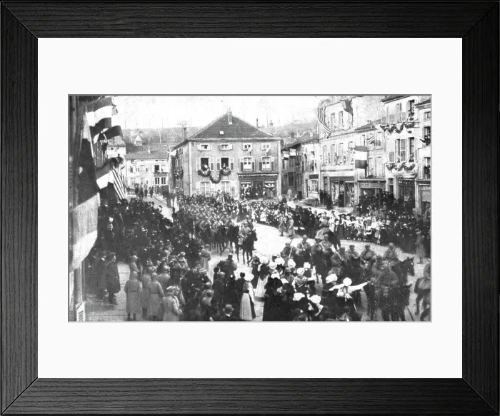 Framed Print : La patrie retrouvee; A Morhange, le 18 novembre: de jeunes Lorraines fleurissent les... 1918. Creator: Unknown