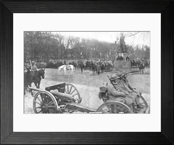 Framed Print : Notre entrée a Metz; Les troupes francaises defilent, 19 novembre 1918, sur l'esplanade de... 1918 Creator: Unknown Framed Print : Notre entrée a Metz; Les troupes francaises defilent, 19 novembre 1918, sur l'esplanade de... 1918 Creator: Unknown
