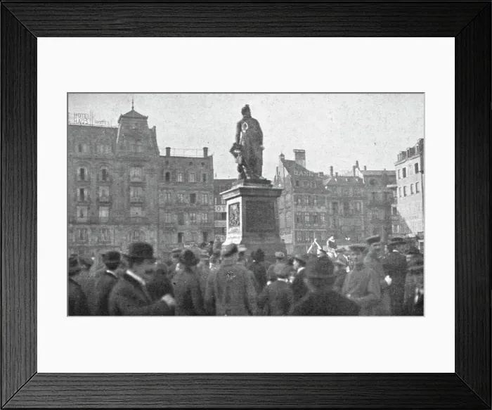 Framed Print : Journees inoubliables a Strasbourg; Le meme jour, Alsaciens et Lorrains se rassemblent... 1918. Creator: Unknown Framed Print : Journees inoubliables a Strasbourg; Le meme jour, Alsaciens et Lorrains se rassemblent... 1918. Creator: Unknown