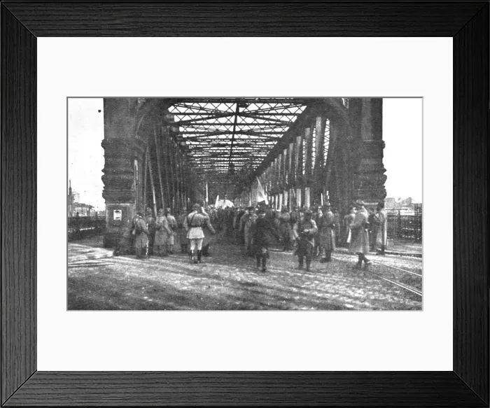 Framed Print : Journees inoubliables a Strasbourg; Premiers prisonniers francais rentrant d'Allemagne... 1918. Creator: Unknown Framed Print : Journees inoubliables a Strasbourg; Premiers prisonniers francais rentrant d'Allemagne... 1918. Creator: Unknown