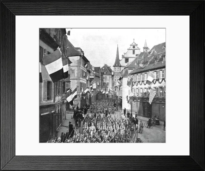 Framed Print : Notre entrée a Colmar; Le defile des troupes francaises dans les rues...22 novembre 1918. Creator: Unknown Framed Print : Notre entrée a Colmar; Le defile des troupes francaises dans les rues...22 novembre 1918. Creator: Unknown
