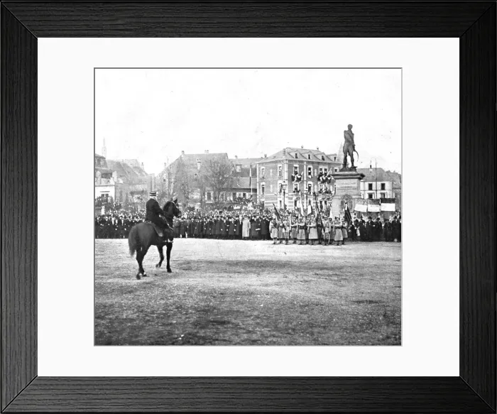 Framed Print : Notre entrée a Colmar; Les generaux de Castelnau et Hirschauer passant devant... 1918. Creator: Unknown Framed Print : Notre entrée a Colmar; Les generaux de Castelnau et Hirschauer passant devant... 1918. Creator: Unknown