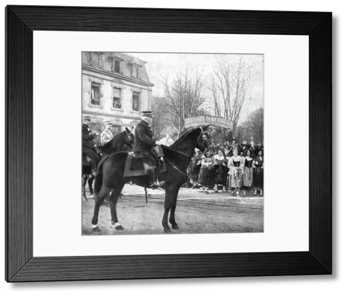 Framed Print : Notre entrée a Colmar; Le general de Castelnau devant les drapeaux de la 169e division... 1918. Creator: Unknown Framed Print : Notre entrée a Colmar; Le general de Castelnau devant les drapeaux de la 169e division... 1918. Creator: Unknown