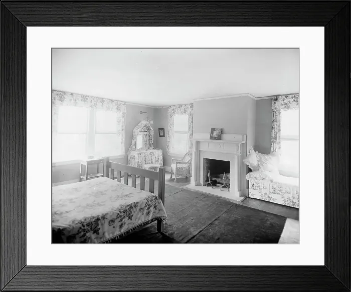 Framed Print : Suburban home of Mrs. Robert Hoe, Jr. sleeping room, Port Washington, New York, c1900-1910. Creator: William H. Jackson