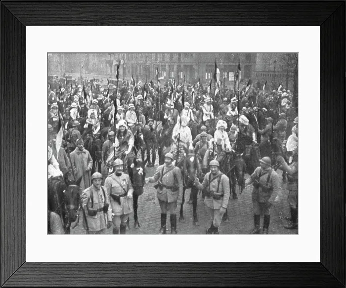Framed Print : Les fetes du 8 decembre 1918 a Metz; Un escadron feminin: jeunes filles montees sur les... 1918. Creator: Unknown Framed Print : Les fetes du 8 decembre 1918 a Metz; Un escadron feminin: jeunes filles montees sur les... 1918. Creator: Unknown