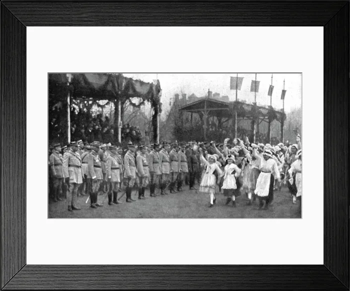 Framed Print : Les fetes du 8 decembre 1918 a Metz; Le defile des jeunes Lorraines devant les tribunes... 1918. Creator: Unknown Framed Print : Les fetes du 8 decembre 1918 a Metz; Le defile des jeunes Lorraines devant les tribunes... 1918. Creator: Unknown