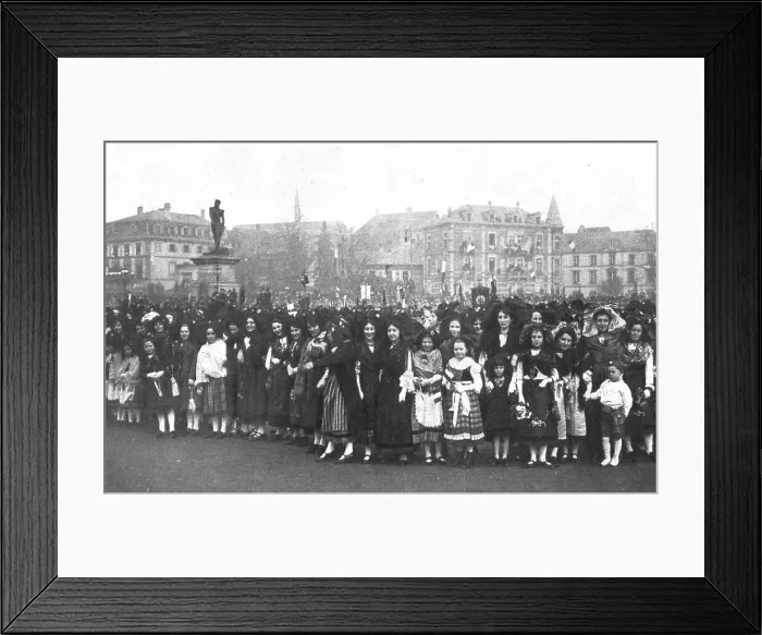 Framed Print : Les fetes de Colmar et de Mulhouse; A Colmar, le 10 decembre, sur la place du Champ-de... 1918. Creator: Unknown Framed Print : Les fetes de Colmar et de Mulhouse; A Colmar, le 10 decembre, sur la place du Champ-de... 1918. Creator: Unknown