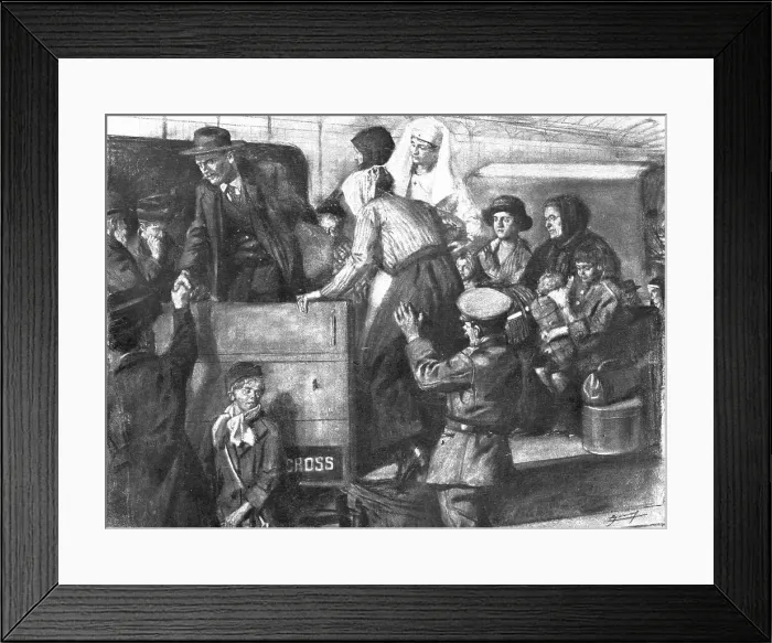 Framed Print : L'exode devant l'ennemi; L'embarquement dans la zone de bataille pour les gares de depart, 1918. Creator: Unknown Framed Print : L'exode devant l'ennemi; L'embarquement dans la zone de bataille pour les gares de depart, 1918. Creator: Unknown
