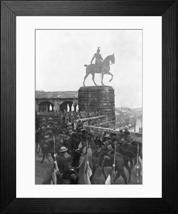 Framed Print : Les Anglais sur le Rhin; La meprisable petite armee anglaise franchit le Rhin le 12 decembre 1918 Creator: Unknown. Les Anglais sur le Rhin; La meprisable petite armee anglaise franchit le Rhin le 12 decembre 1918 Creator: Unknown