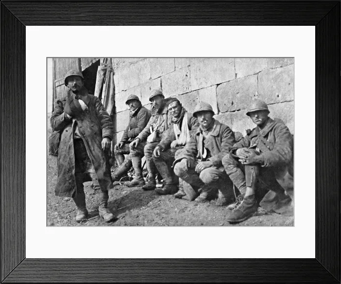Framed Print : Les Notres, apres la bataille: blesses francais attendant leur evacuationle poste de... 1918. Creator: Unknown. Les Notres, apres la bataille: blesses francais attendant leur evacuationle poste de... 1918. Creator: Unknown Framed Print : Les Notres, apres la bataille: blesses francais attendant leur evacuationle poste de... 1918. Creator: Unknown. Les Notres, apres la bataille: blesses francais attendant leur evacuationle poste de... 1918. Creator: Unknown