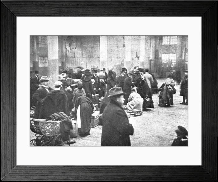 Framed Print : Les Indesirables; Au marche couvert de Mulhouse: la verification des bagages par... 1918. Creator: Unknown Framed Print : Les Indesirables; Au marche couvert de Mulhouse: la verification des bagages par... 1918. Creator: Unknown