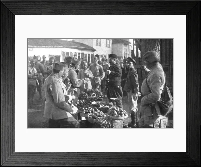 Framed Print : L'Occupation Francaise en Bulgarie; Nos soldats au marche de Kustendil, 1918. Creator: Unknown Framed Print : L'Occupation Francaise en Bulgarie; Nos soldats au marche de Kustendil, 1918. Creator: Unknown