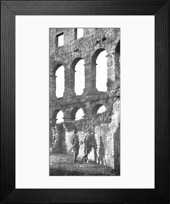 Framed Print : Du Bosphore a L'Adriatique; Factionnaires italiens de garde a l'amphitheatre romain de Pola, 1918. Creator: Unknown Framed Print : Du Bosphore a L'Adriatique; Factionnaires italiens de garde a l'amphitheatre romain de Pola, 1918. Creator: Unknown