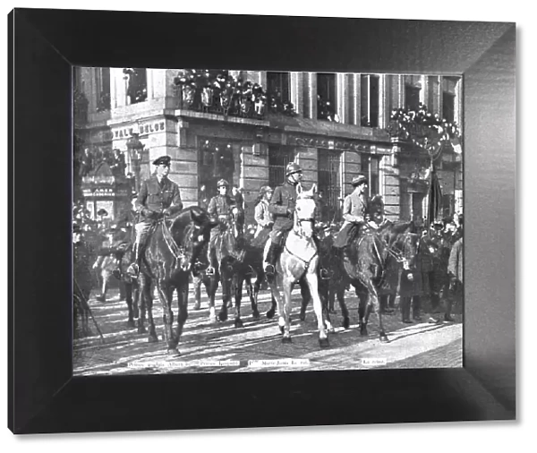 En Belgique delivree; L'entrée des souverains belges a Bruxelles, le 22 novembre: place... 1918. Creator: Unknown