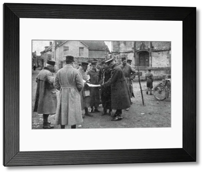 Framed Print : L amalgame franco-americain'; le general Pershing examinant la carte au milieu... 1918. Creator: Unknown. L amalgame franco-americain'; le general Pershing examinant la carte au milieu... 1918. Creator: Unknown Framed Print : L amalgame franco-americain'; le general Pershing examinant la carte au milieu... 1918. Creator: Unknown. L amalgame franco-americain'; le general Pershing examinant la carte au milieu... 1918. Creator: Unknown