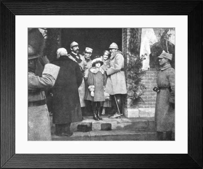 Framed Print : En Roumanie Liberee; La famille royale: a gauche, dans l'encadrement de la porte... 1918. Creator: Unknown Framed Print : En Roumanie Liberee; La famille royale: a gauche, dans l'encadrement de la porte... 1918. Creator: Unknown