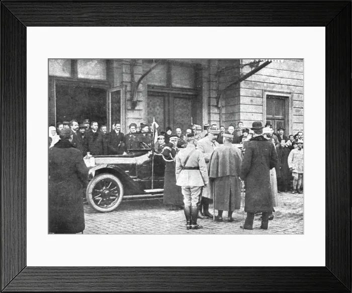 Framed Print : En Roumanie Liberee; la general Franchet d'Esperey, arrivant a Bucarest, est recu par... 1918. Creator: Unknown Framed Print : En Roumanie Liberee; la general Franchet d'Esperey, arrivant a Bucarest, est recu par... 1918. Creator: Unknown