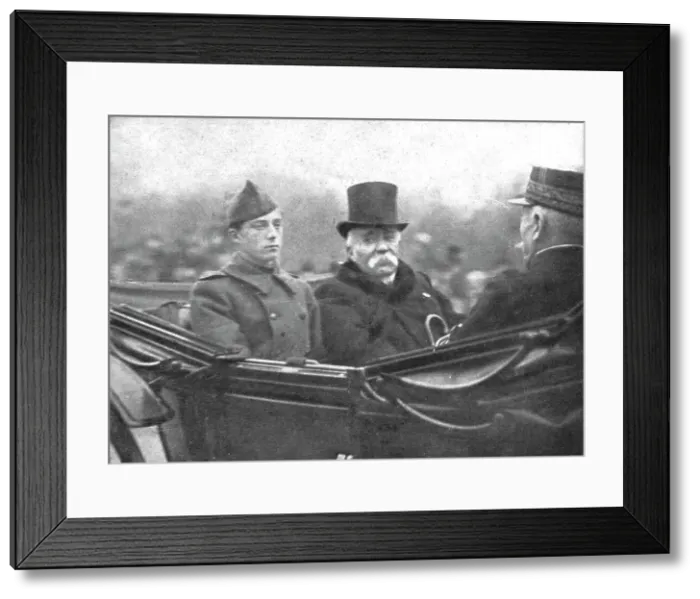 Framed Print : Les chefs d'etat Allies a Paris; L'arrivee des souverains belges, le 5 decembre: la reine... 1918. Creator: Unknown Framed Print : Les chefs d'etat Allies a Paris; L'arrivee des souverains belges, le 5 decembre: la reine... 1918. Creator: Unknown