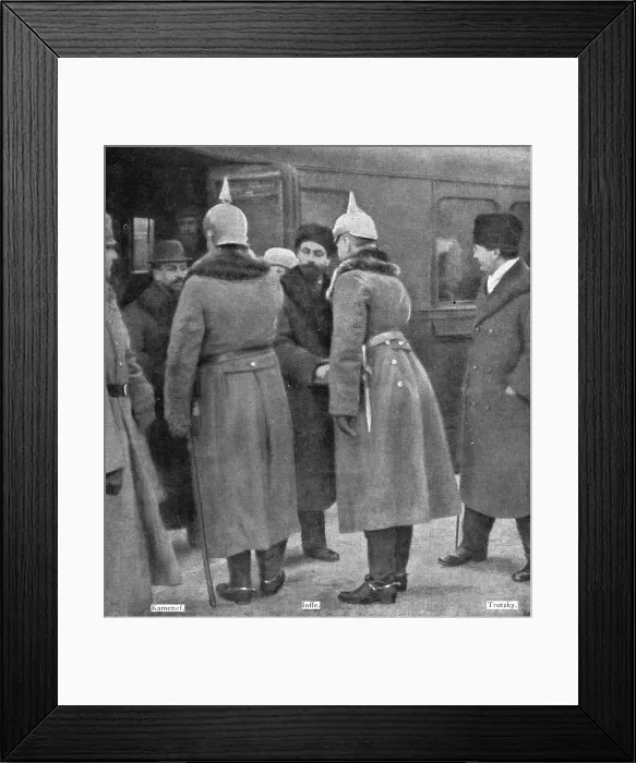 Framed Print : La paix des Bolcheviks; Trotzky et la delegation russe recus a Brest-Litovsk, le 7 janvier... 1918 Creator: Unknown Framed Print : La paix des Bolcheviks; Trotzky et la delegation russe recus a Brest-Litovsk, le 7 janvier... 1918 Creator: Unknown