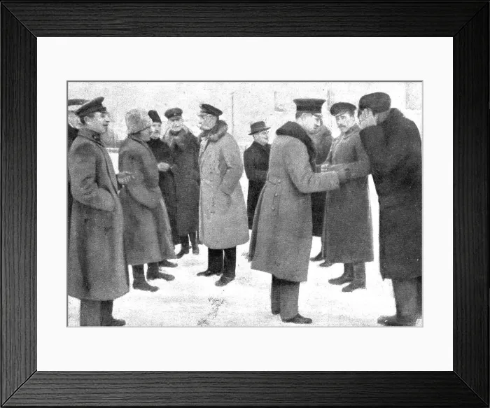 Framed Print : La paix des Bolcheviks; les delegues de l'Ukraine independante s'entretenant avec des... 1918. Creator: Unknown Framed Print : La paix des Bolcheviks; les delegues de l'Ukraine independante s'entretenant avec des... 1918. Creator: Unknown