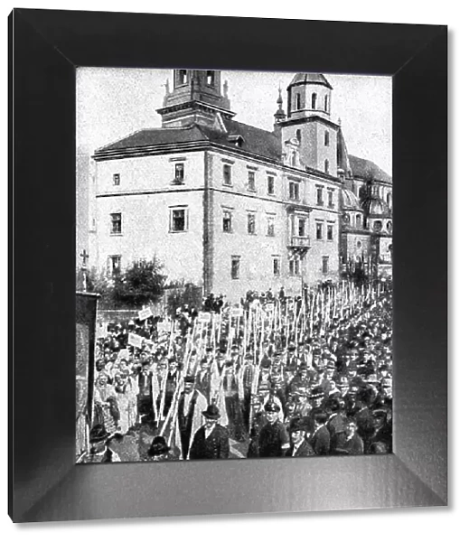 La paix des Bolcheviks; Une manifestation populaire a Cracovie, le 16 fevrier contre... 1918. Creator: Unknown