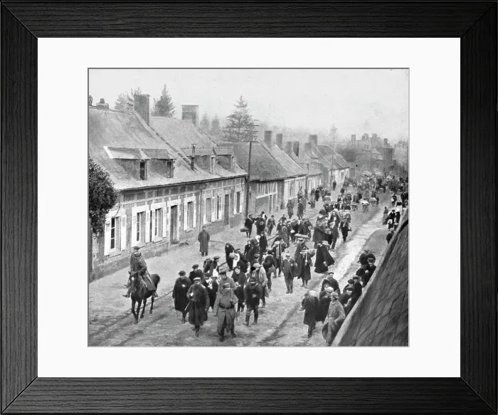 Framed Print : Une population francaise emmenee en captivite: a Guiscard (Oise), le 16 fevrier 1917, les... 1917. Creator: Unknown Framed Print : Une population francaise emmenee en captivite: a Guiscard (Oise), le 16 fevrier 1917, les... 1917. Creator: Unknown