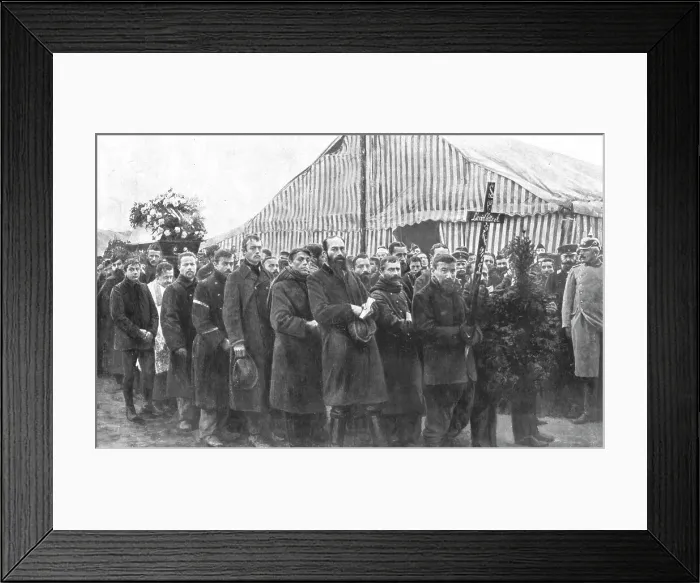 Framed Print : Internes en Allemagne; au camp de concentration de parchim: le corps d'un interne Francais... 1917 Creator: Unknown Framed Print : Internes en Allemagne; au camp de concentration de parchim: le corps d'un interne Francais... 1917 Creator: Unknown
