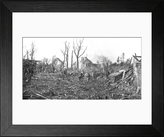 Framed Print : De la Picardie au Chemin des Dames; les troupes d'assaut americaines dans les ruines... 1918. Creator: Unknown Framed Print : De la Picardie au Chemin des Dames; les troupes d'assaut americaines dans les ruines... 1918. Creator: Unknown