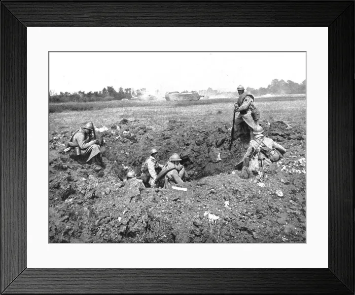 Framed Print : Notre Contre-Attaque du 11 juin 1918; pendant la progression de nos fantassins de trou... 1918. Creator: Unknown Framed Print : Notre Contre-Attaque du 11 juin 1918; pendant la progression de nos fantassins de trou... 1918. Creator: Unknown
