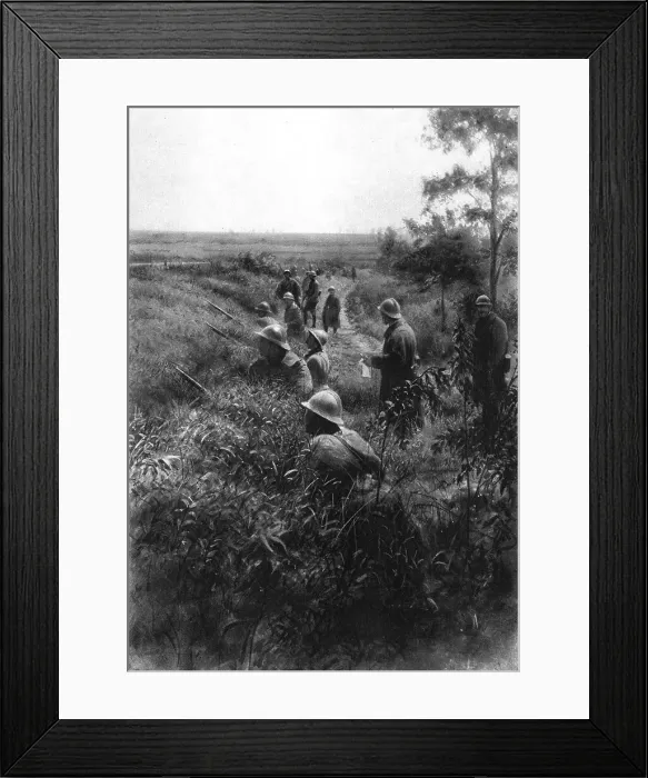 Framed Print : Dans la Bataille; Ligne de resistance formee dans un chemin creux, au Nord de la foret... 1918. Creator: Unknown Framed Print : Dans la Bataille; Ligne de resistance formee dans un chemin creux, au Nord de la foret... 1918. Creator: Unknown