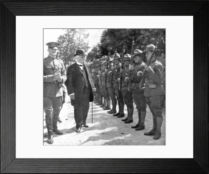 Framed Print : Parmi les soldats de l'entente; M. Clemenceau dans les cantonnements americains... 1918. Creator: Unknown Framed Print : Parmi les soldats de l'entente; M. Clemenceau dans les cantonnements americains... 1918. Creator: Unknown