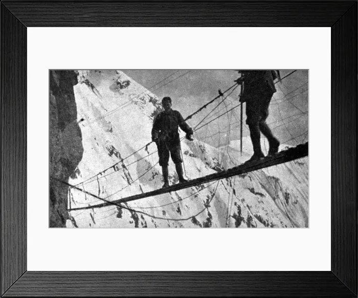 Framed Print : Sur le front Italien; une passerelle a 3, 000 metres d'altitude, 1918. Creator: Unknown Framed Print : Sur le front Italien; une passerelle a 3, 000 metres d'altitude, 1918. Creator: Unknown