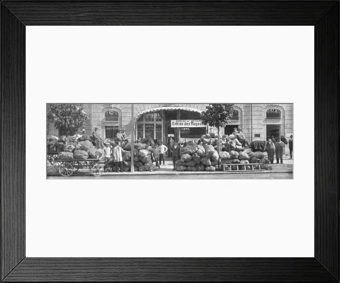 Framed Print : La Suisse hospitaliere; les magasins du Bureau de secours aux prisonniers de guerre, a Berne'. Creator: Unknown Framed Print : La Suisse hospitaliere; les magasins du Bureau de secours aux prisonniers de guerre, a Berne'. Creator: Unknown