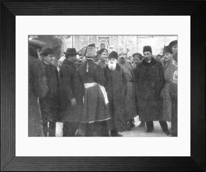 Framed Print : La Nouvelle Europe; Ukraine et Finlande, mars 1918; Le professeur Hrouchevsky... 1918. Creator: Unknown Framed Print : La Nouvelle Europe; Ukraine et Finlande, mars 1918; Le professeur Hrouchevsky... 1918. Creator: Unknown