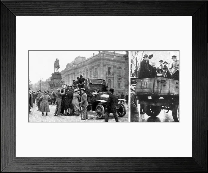 Framed Print : La Nouvelle Europe; la guerre civile a Berlin; le 24 decembre 1918, des revolutionnaires... 1918 Creator: Unknown