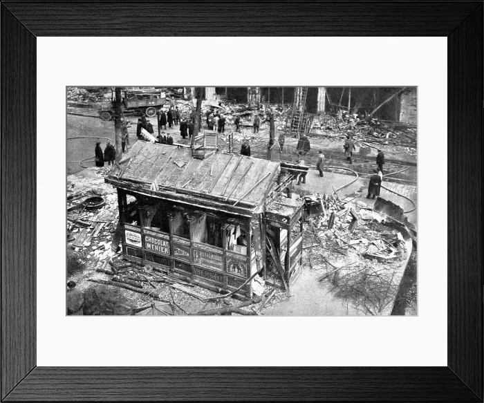 Framed Print : Quelques Points de Chute; Rue de Rivoli, no 14: torpille d, avion de 300 kilos, le 12 avril...1918. Creator: Unknown Framed Print : Quelques Points de Chute; Rue de Rivoli, no 14: torpille d, avion de 300 kilos, le 12 avril...1918. Creator: Unknown