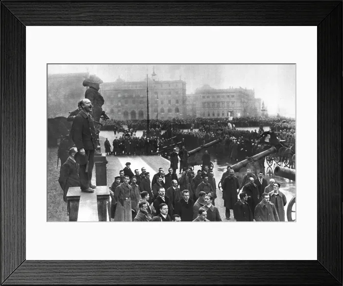 Framed Print : La Nouvelle Europe; pendant la treve des morts; spectacle unique a Berlin: le 29 decembre 1918. Creator: Unknown Framed Print : La Nouvelle Europe; pendant la treve des morts; spectacle unique a Berlin: le 29 decembre 1918. Creator: Unknown